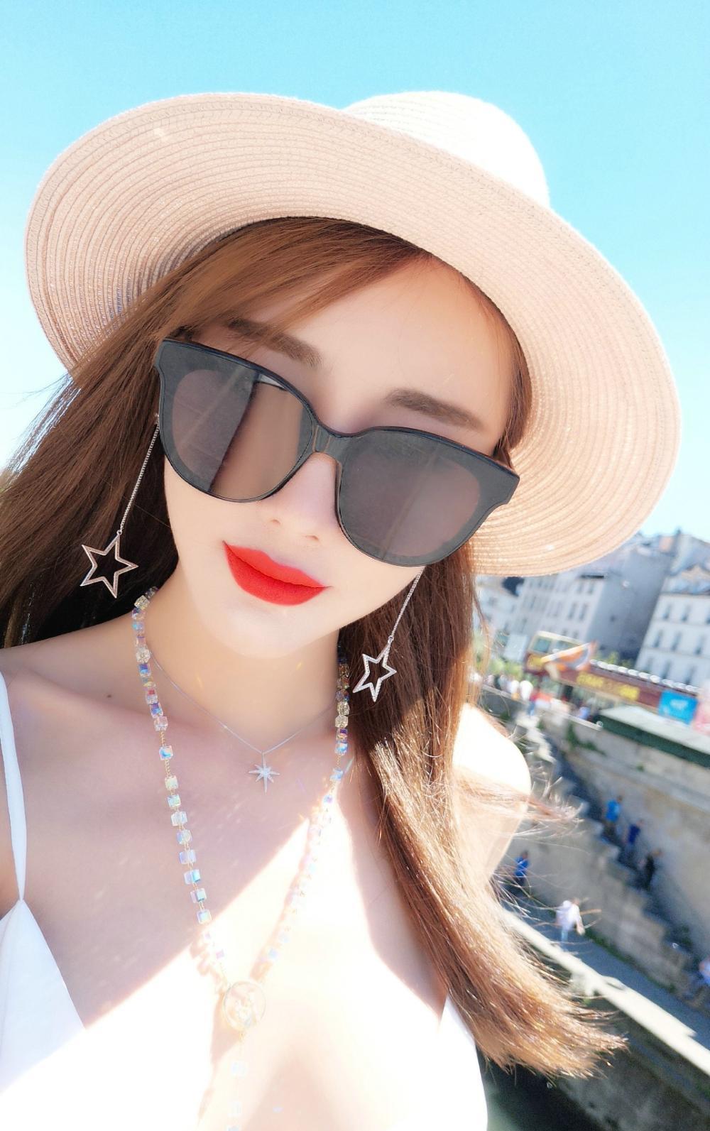 金美辛性感小马甲低胸出游引流时尚