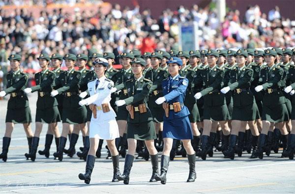 一睹仪仗队女兵们的风采,化妆只需10分钟,各个都是女神级的呀|化妆|女兵|仪仗队_新浪新闻
