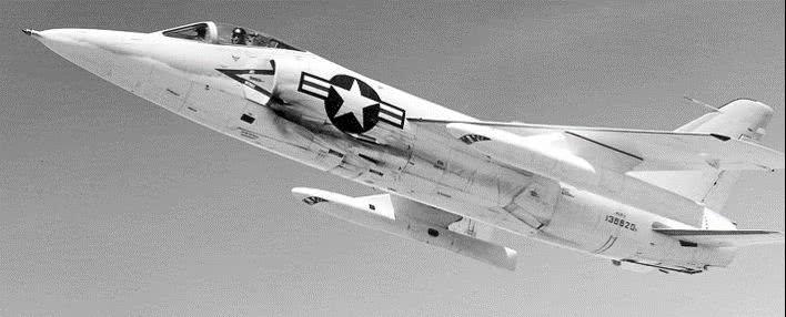 他是飞行历史上的奇葩, 竟被自己飞机击落两次, 荣获"王牌"勋章