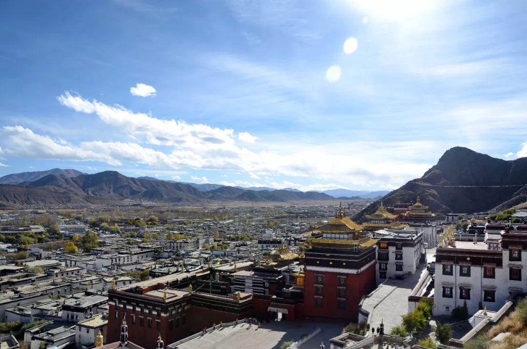 在中国与印度、尼泊尔、不丹交界处，有一个美丽的城市，风景壮观|不丹|尼泊尔|日喀则_新浪新闻