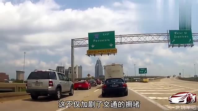 路边临时停车,怎样做才能不被交警贴条?这里偷