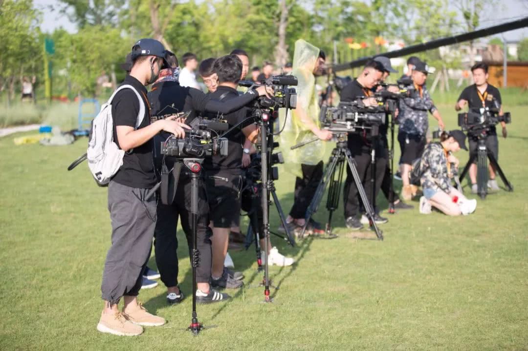 导演团队揭秘亲子综艺制作全过程|妈妈是超人|节目|综艺_新浪新闻