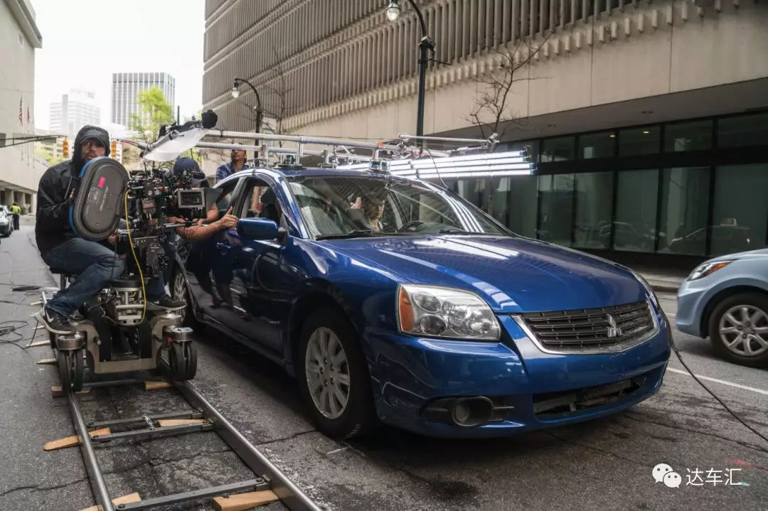 快来看看好莱坞大片中追车镜头是怎么拍的