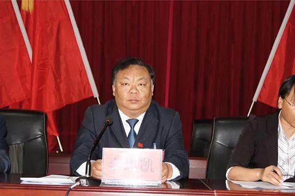 李忠凯近年工作照.受访者供图许多网友猜测李志凯同志已经年逾50了吧.