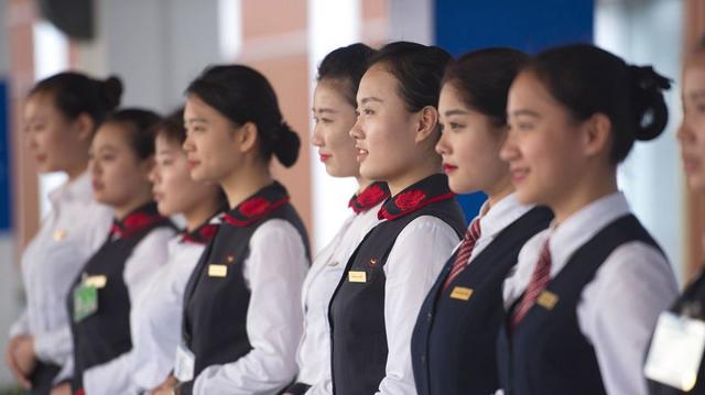 酒店前台工资只有2000多,很多漂亮姑娘却愿意做,这是为什么?