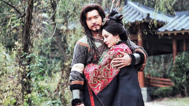 就生了个孩子嬴政,后来赢异人回到秦国争夺王位,但是却把赵姬和嬴政留