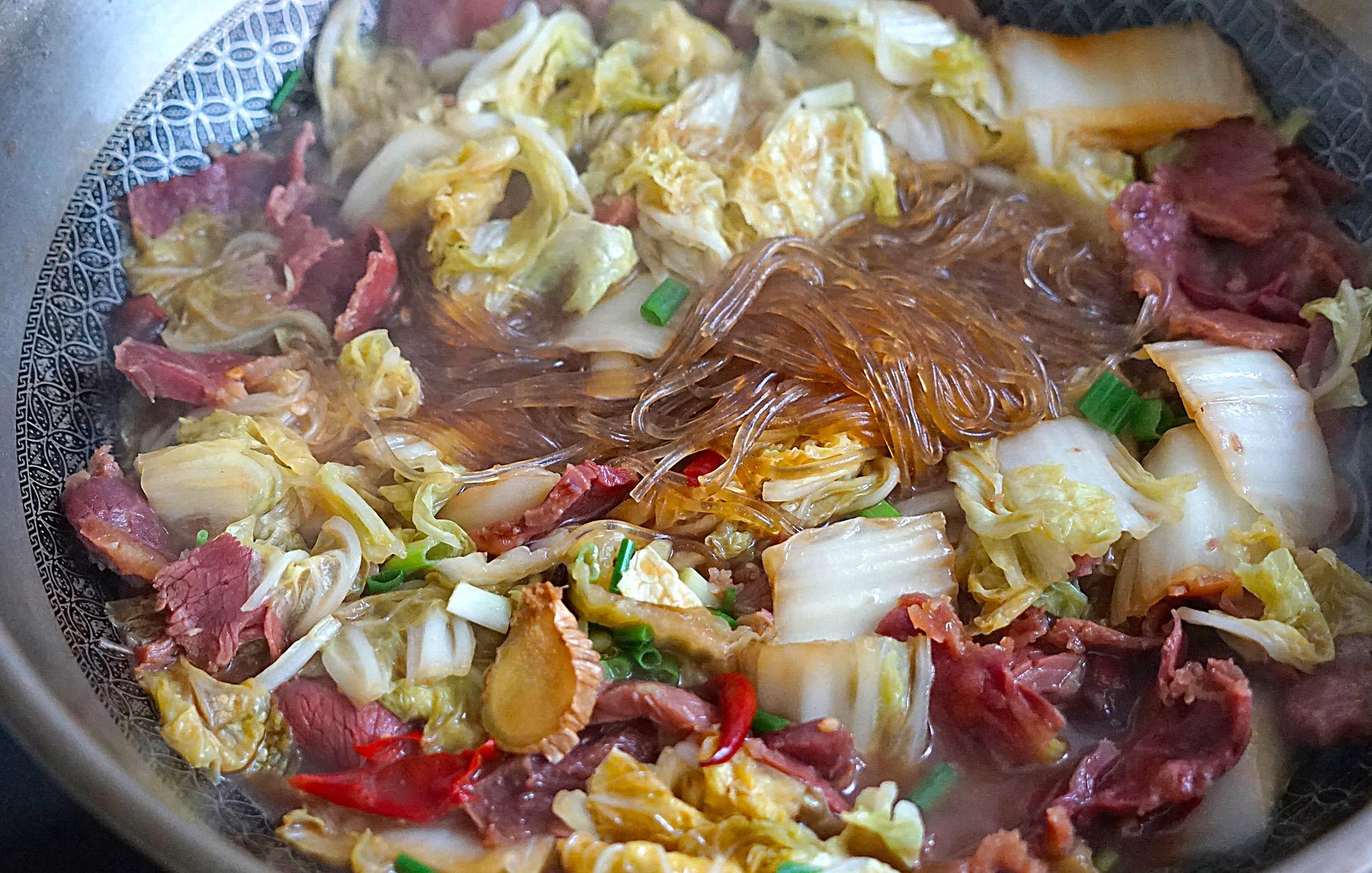 秋天贴秋膘,有牛肉就够了,用它和大白菜,粉条炖一炖,超过瘾