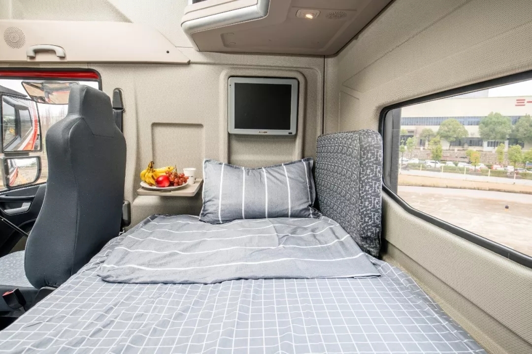 卧铺宽1.2米 还有冰箱和电视 30万元内的三一重卡什么水平?