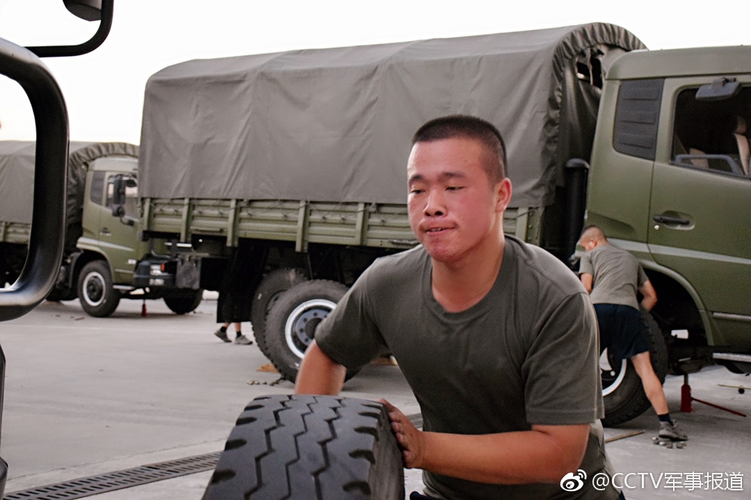 汽车兵,你认真训练的样子真帅