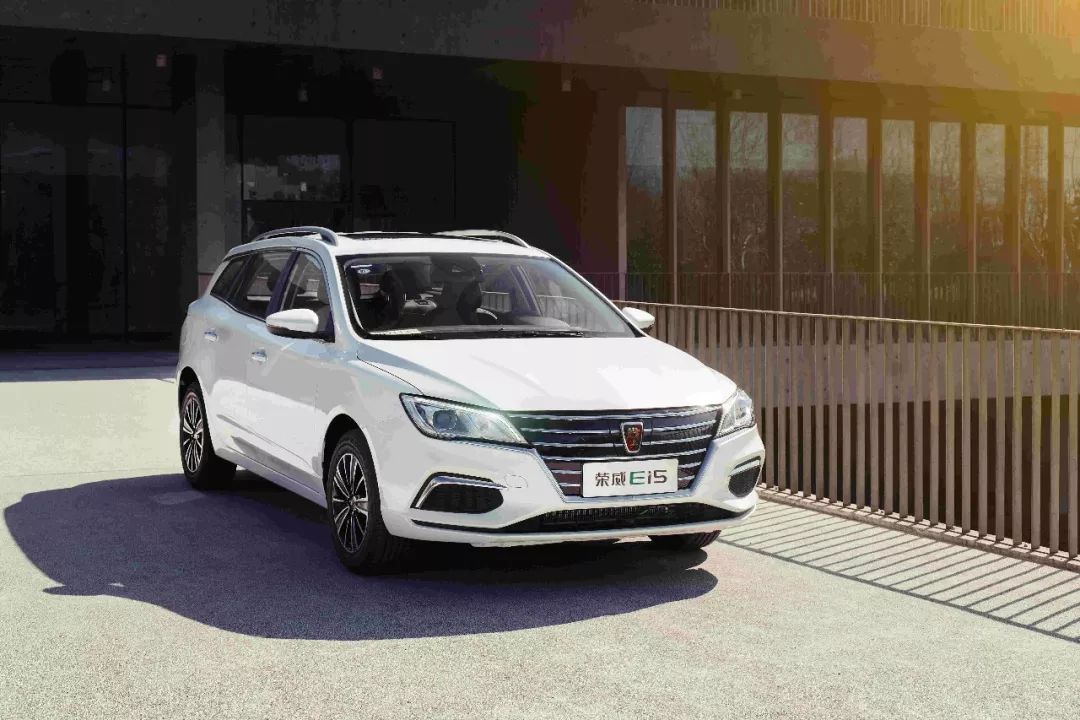 6月份,荣威ei5(配置|询价)以4661辆的成绩夺取新能源车销量冠军;荣威