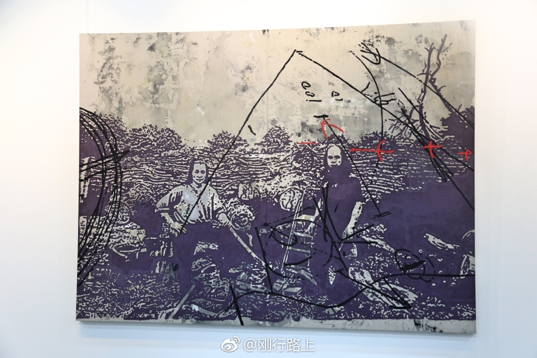 在广西书画院,欣赏了世界著名美籍华人画家周氏兄弟的画作