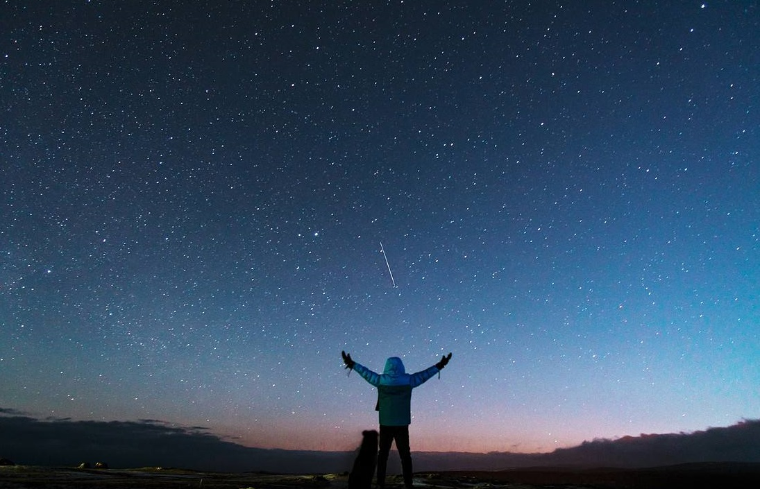 夜空独望:下次我从其他地方看星空,看到的星空也还是一样的