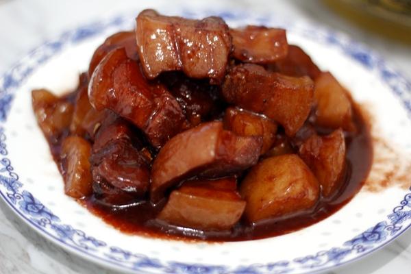 南乳红烧肉 腐乳分南北烧肉各有味 红烧肉这样做土豆比肉还好吃