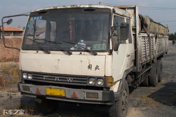 但和当时比较流行的解放151,巨能王等后双桥车型相比,还是要差不少