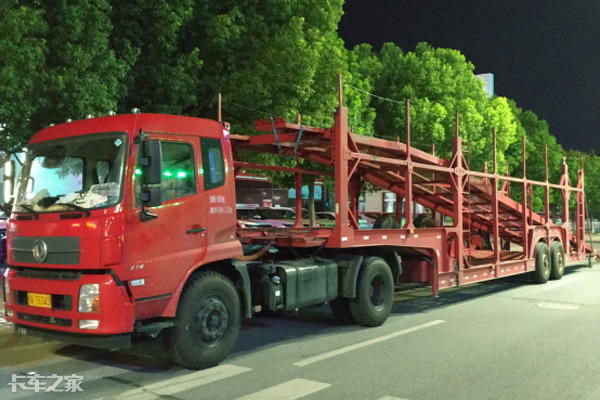 夜探轿运车卸车现场,"飞机板"已难觅踪影