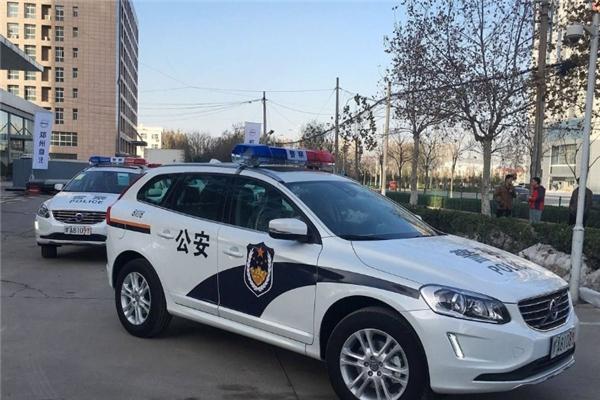 警车上有的写"公安",有的写"警察",这两者有什么区别?