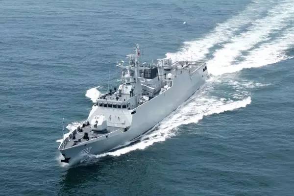 充当濒海战斗舰的角色,有力地释放了054a型护卫舰,052系列驱逐舰执行