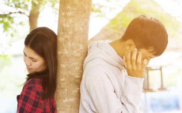 婚前去男友家吃饭,上桌前准婆婆列出家规,我转身分手,婚不结了