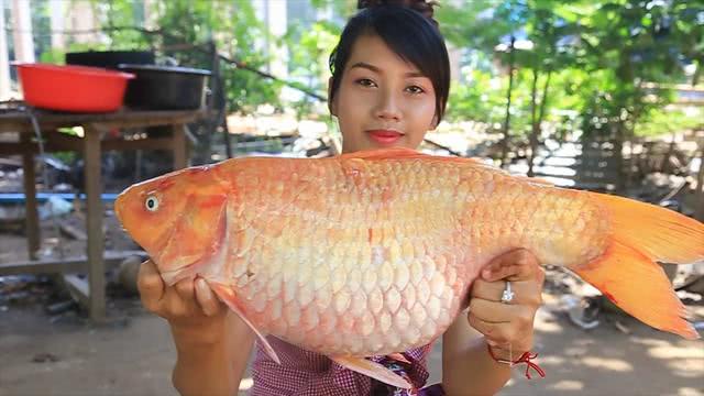 美女买了一条10斤重"怪鱼",还以为不能吃,切开后才知她赚大了