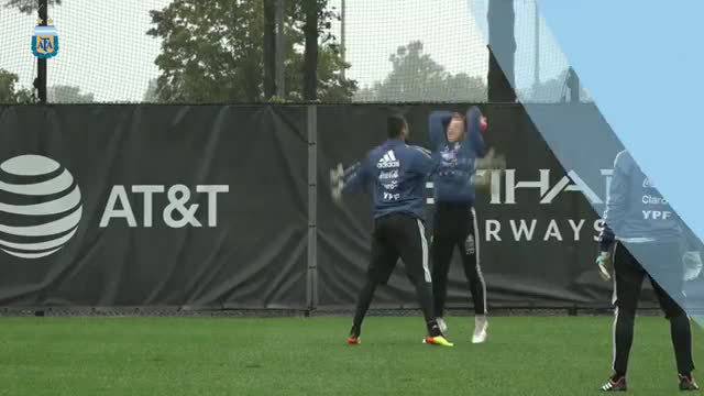 阿根廷球迷失望 ?热搜想干嘛?砸电视的球迷不