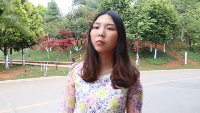 疑检查员故意诬陷环卫工 街头扔烟头并拍照