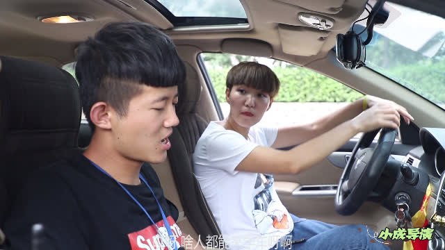 驾校教练是前男友,美女的这波操作亮了,教练直