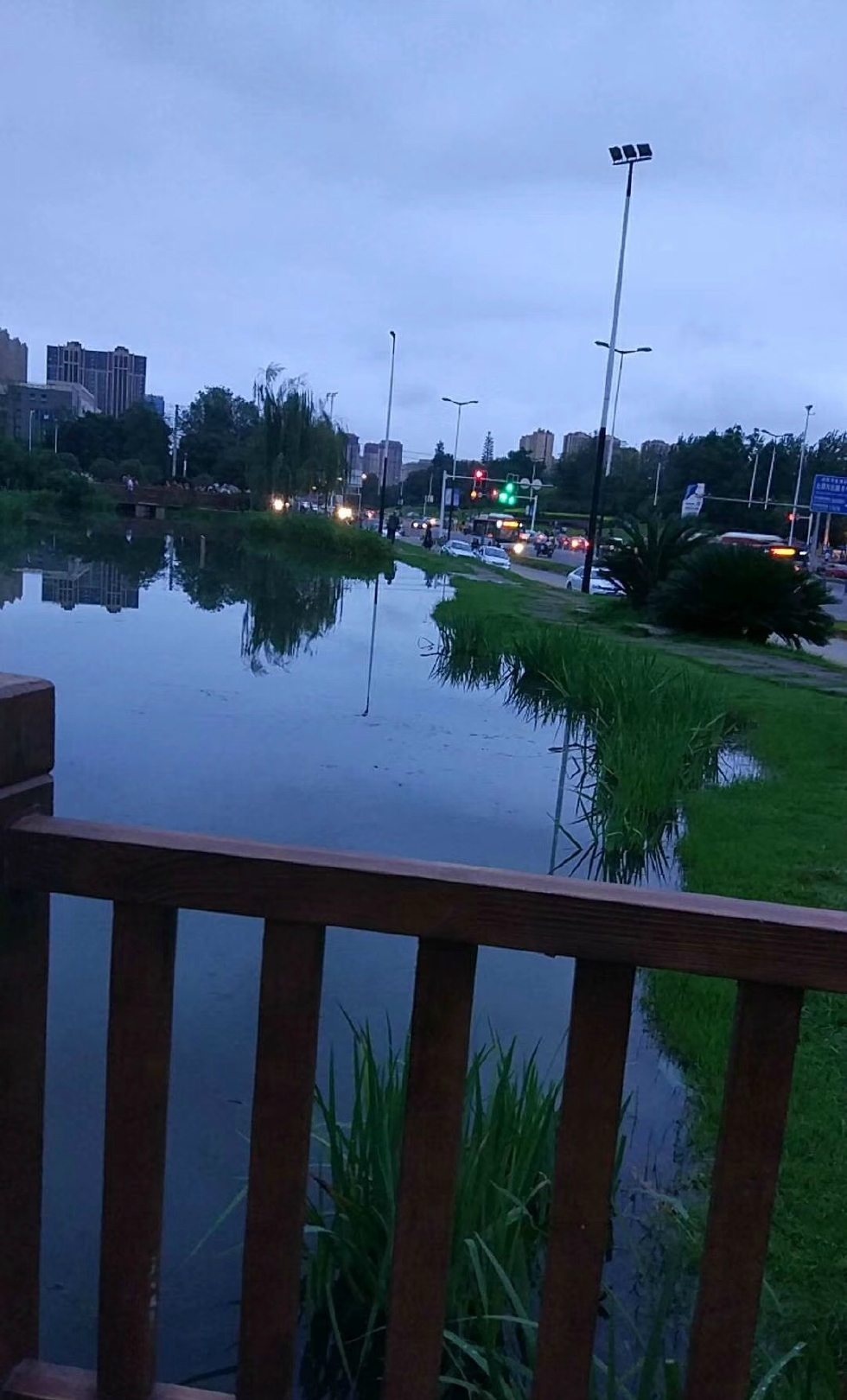 渝蓉高速重庆到成都高速出口的美丽小城镇,西河广东客家人聚居