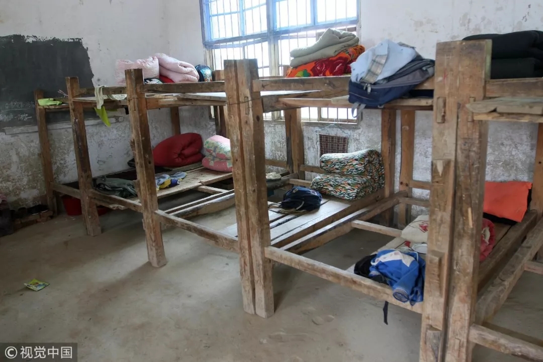 国家审计署曾在2012年抽查了12533所农村寄宿制学校,发现有36%的宿 