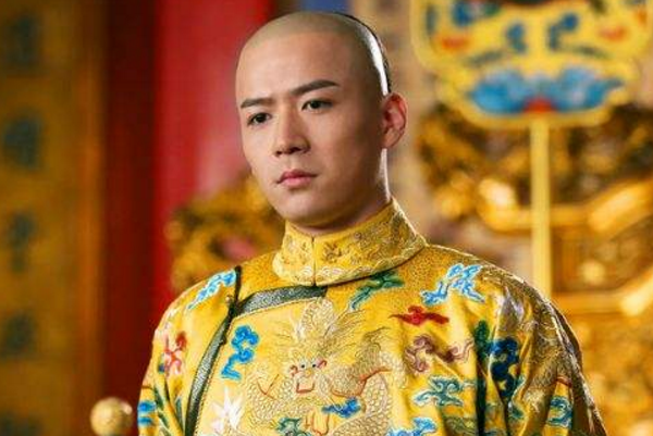 安禄山长相是非常肥胖的,在眼睛瞎了之后长期靠着自己的心腹宦官为