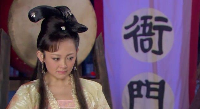 张咏棋长相小家碧玉,很适合演古装,她早期的很多作品都是古装剧,如