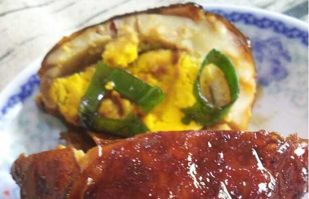 鸡蛋油炸一下,比荷包蛋还要好吃,简单易做小孩也爱吃!