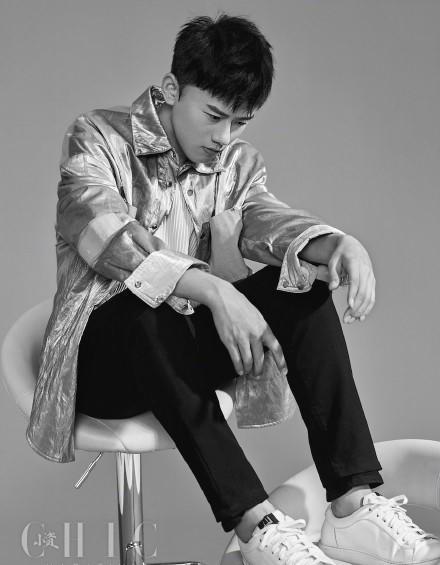 闰土张杰变身时尚达人,封面西装革履霸气十足,网友:亮瞎我眼!