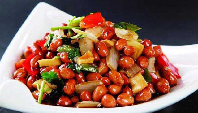 分享一道简单开胃的下酒菜——老醋花生,味道不一般