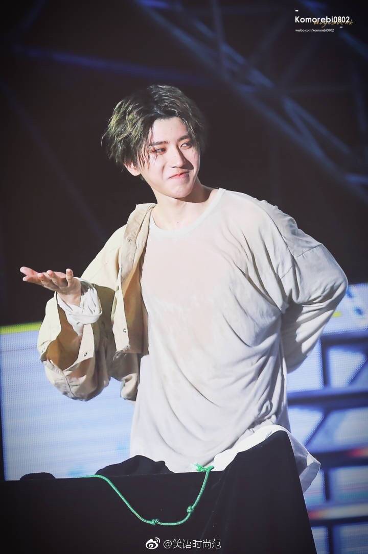 蔡徐坤泡面头 新发型相当帅气啊,小哥哥的颜值真的能让人吹破天