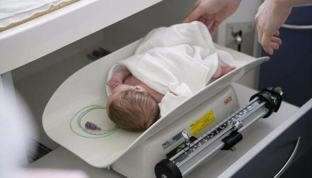 新生儿称体重,有什么用?这3个作用,作为妈妈的该知道!