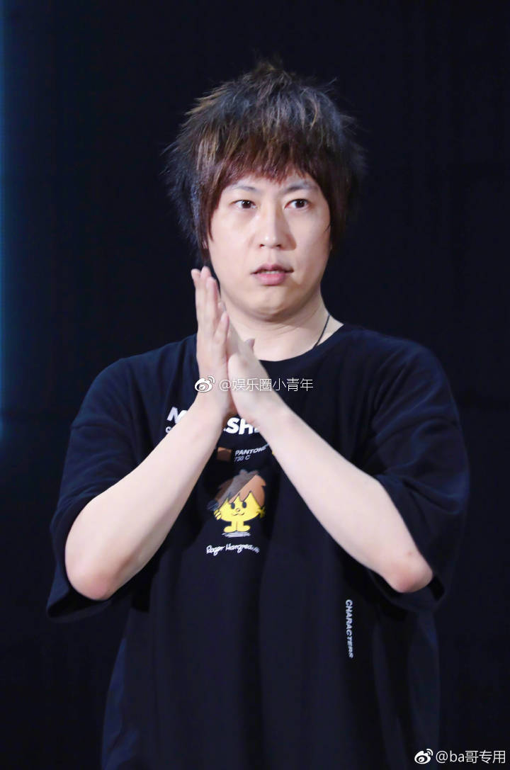 这租活动图,阿信胖了好多,是不是偷偷喝了周杰伦的奶茶