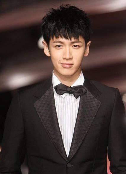 柯震东复出后遭大陆品牌方抵制, ins气愤发文疑示不满