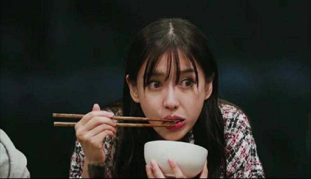 倪妮和baby一起上《向往的生活》,一个打扮的像少女一个却很朴素