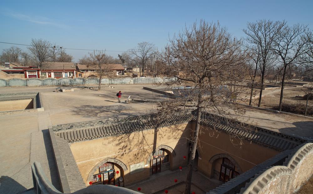 探秘中国最神秘村庄, 它就在那里, 却并不是每个人都能看见|地坑|村庄|陕县_新浪新闻