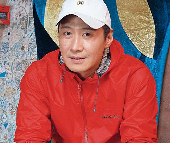 黎明新欢近照曝光,笑容灿烂亲和力十足,难怪把他给俘获