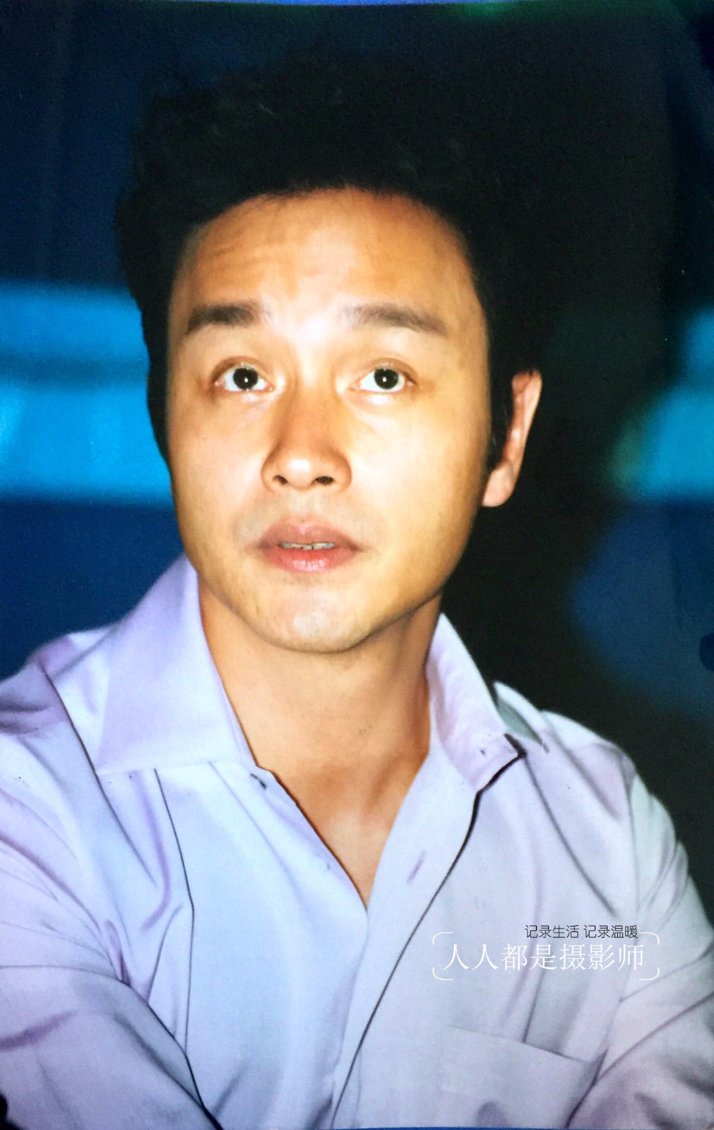 这是张国荣2001年在北京海洋馆拍摄的照片,两年后,哥哥走了