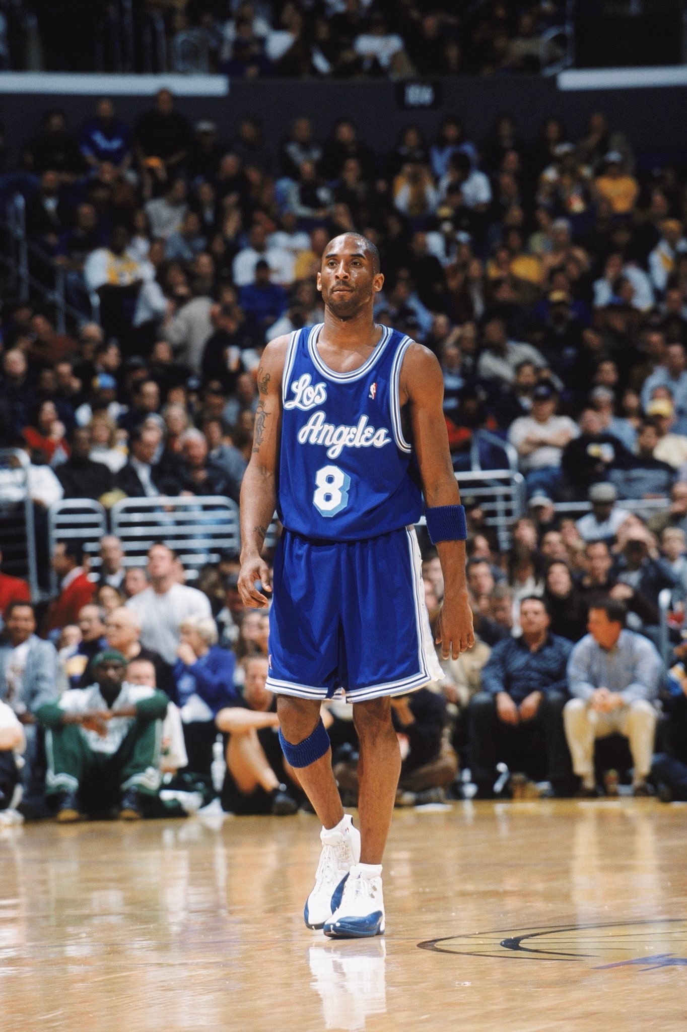 回忆杀蓝色kobe14年前科比在比赛中穿着aj12frenchblue