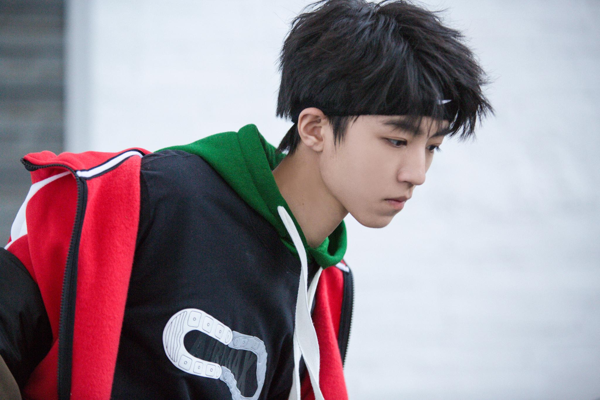 王俊凯 发带 今日份意气风发酷炫的运动boy,发带凯意气与春争_新浪