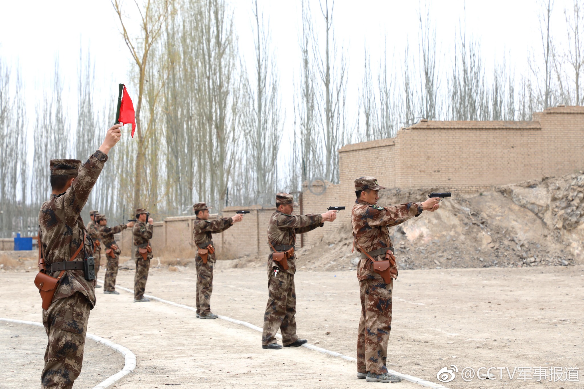 天候,组织首长机关实弹射击,锤炼部队在恶劣环境下遂行作战任务的能力