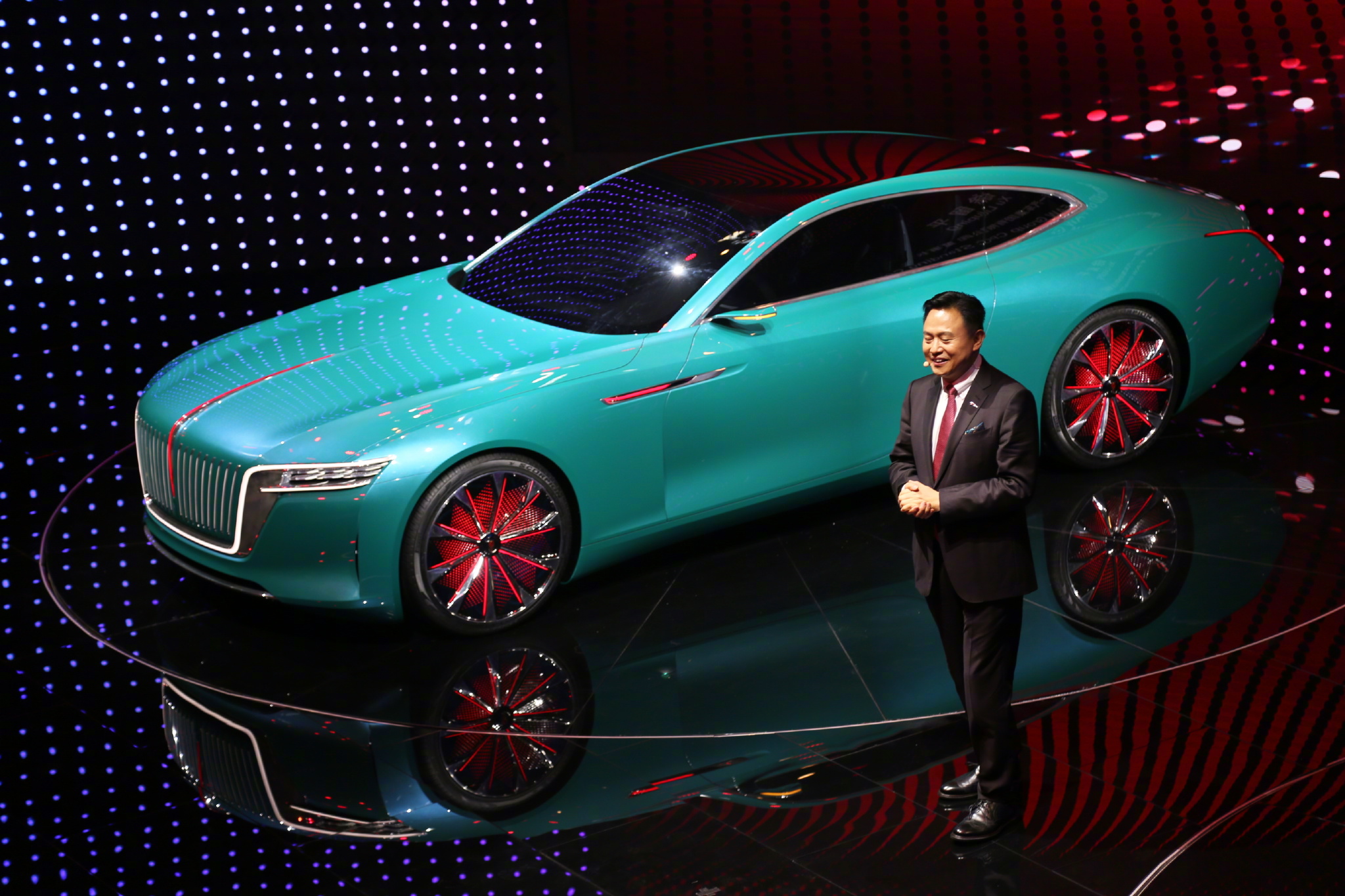 红旗概念车亮相,这个颜色够抢眼!