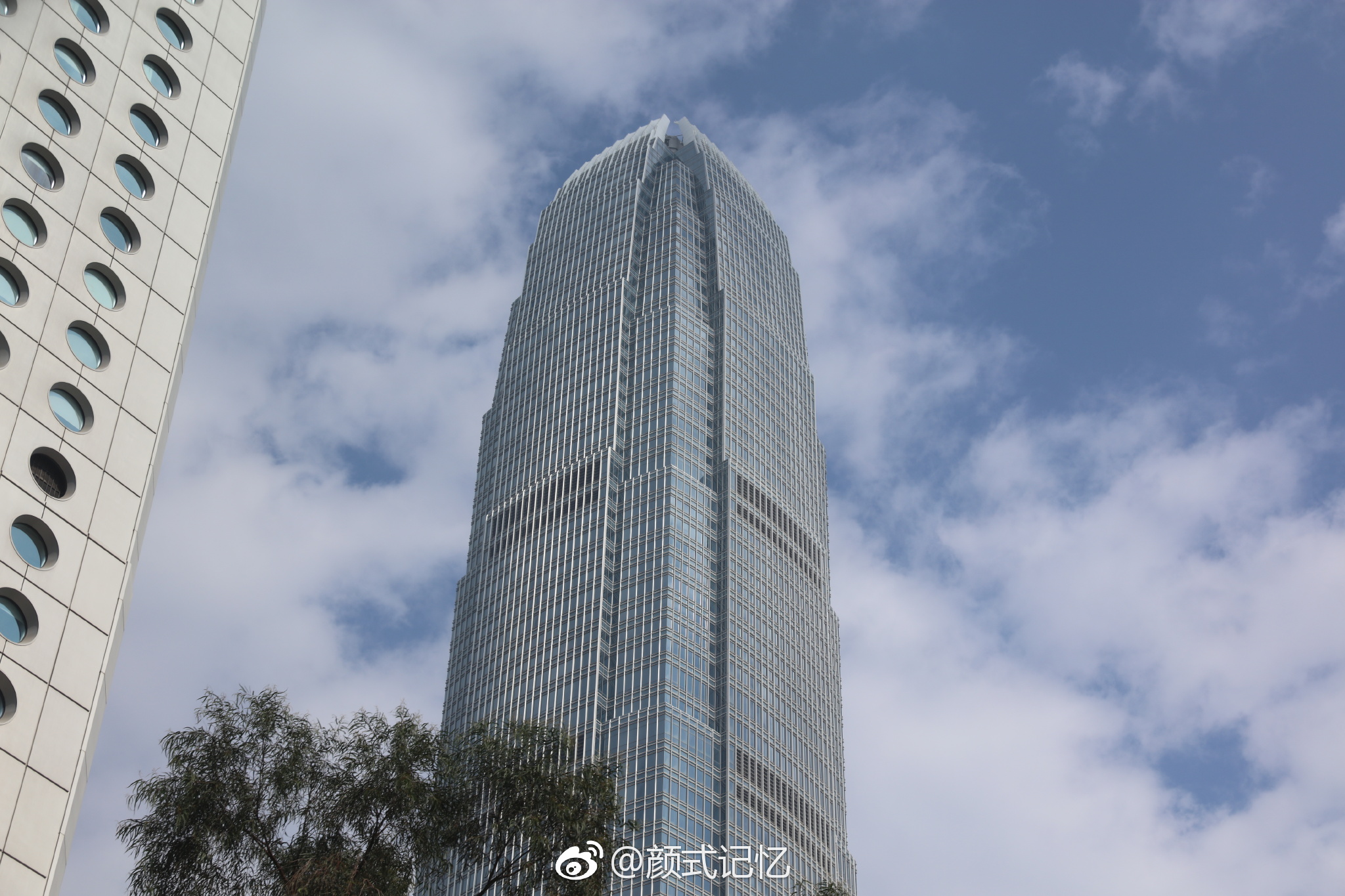 香港国际金融中心一一中环首席摩天大楼(楼高415.8米,90层