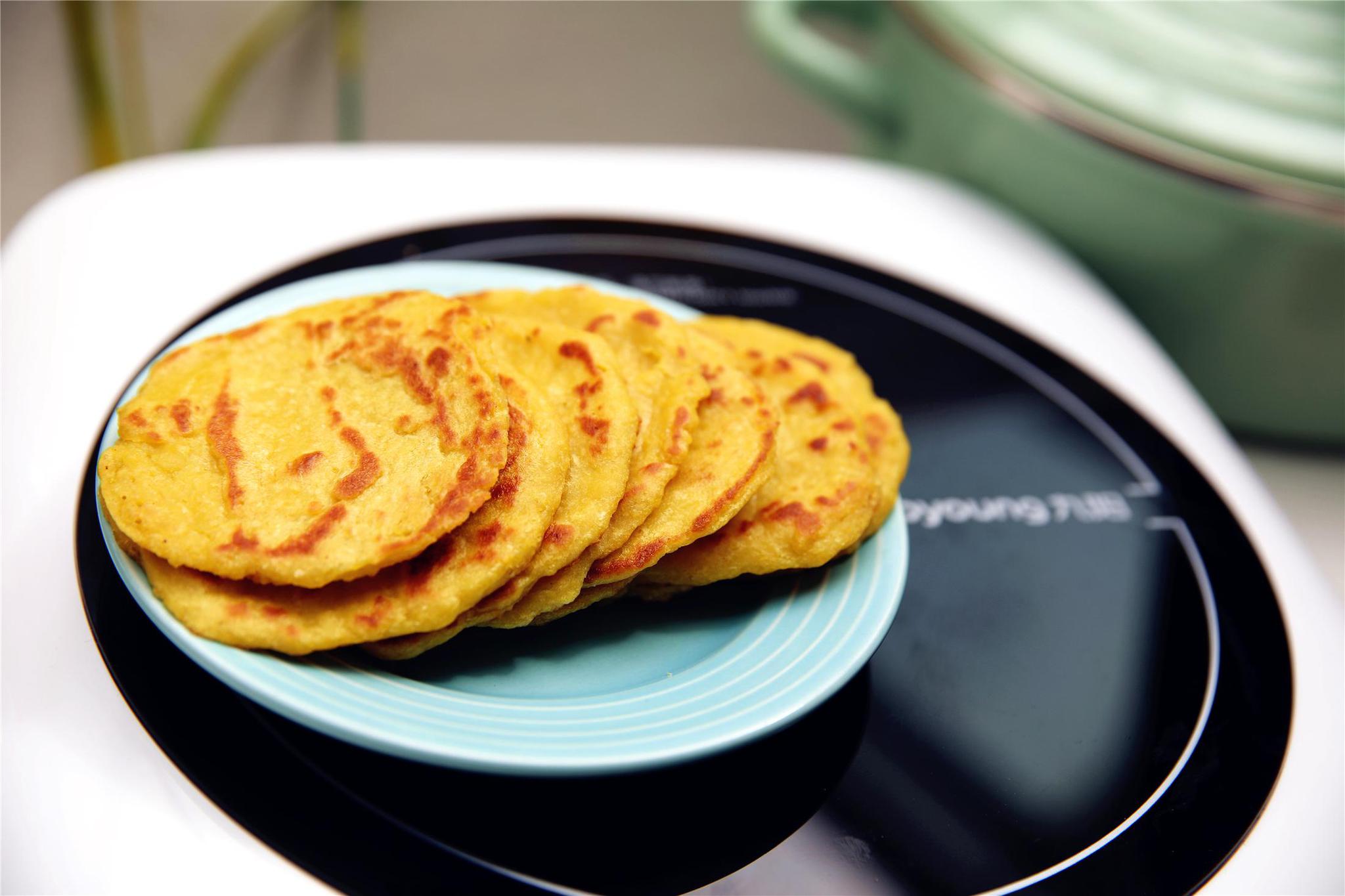 玉米煎饼, 不加一滴水, 软糯香甜, 松软可口, 女儿连吃5个还没够