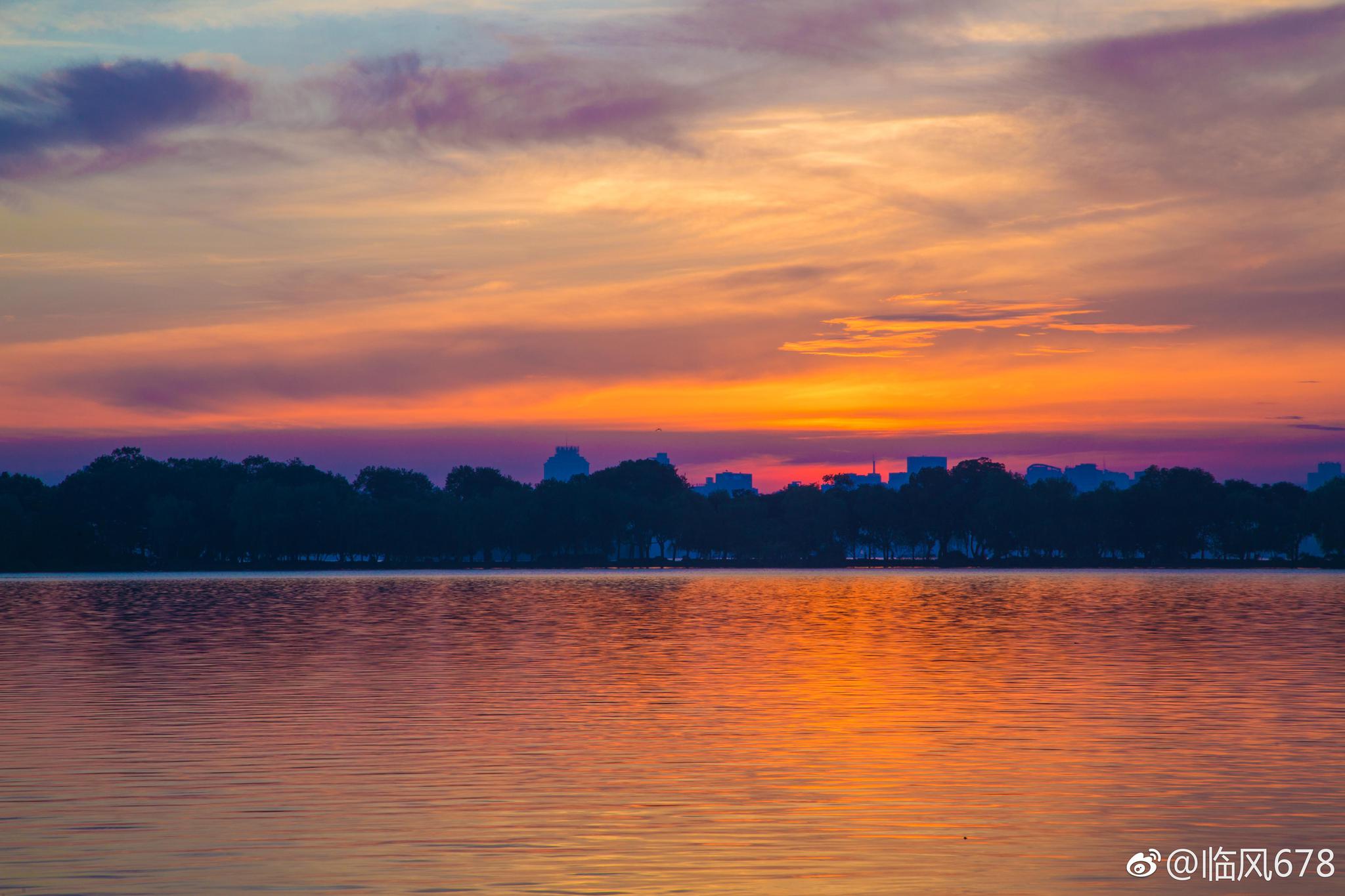 月亮形状变化规律 如何观察月亮最亮时刻
