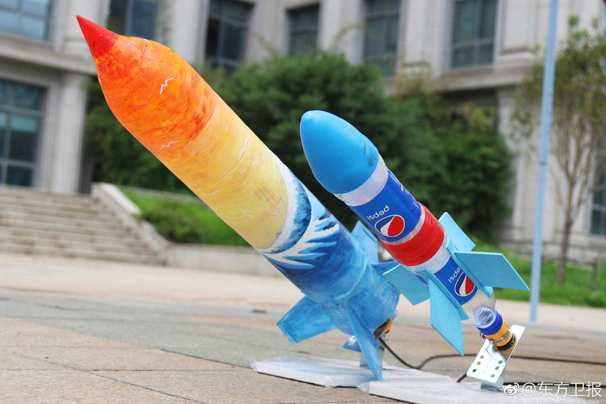 蚊香光盘齐上身,南信大学子穿自制环保服炫舞快闪