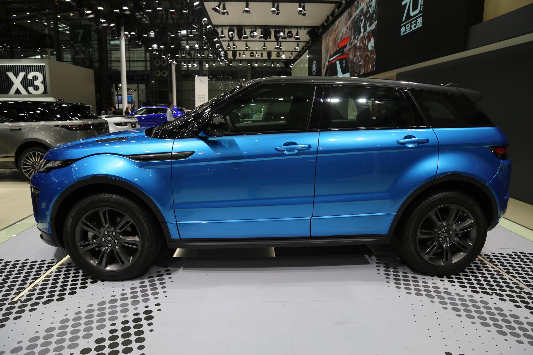 路虎揽胜极光梦莲湖蓝限量版华南首秀2018深港澳国际车展实拍